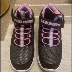Sketchers girls waterproof high too size 3.5Y